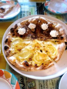 アモリーノAMORINO のデザートピッツア、ピザ。エスプレッソ、レモネード！
